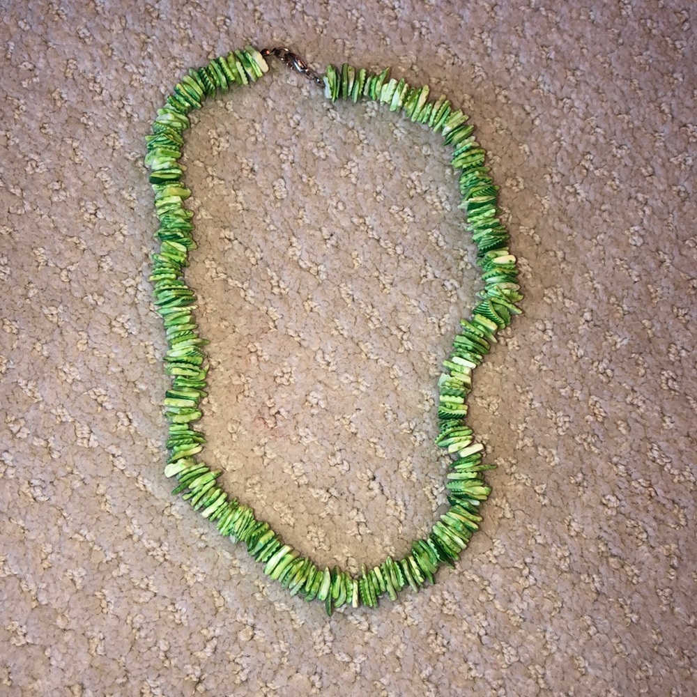 Green seashell necklace !!! - Picture 1 of 1